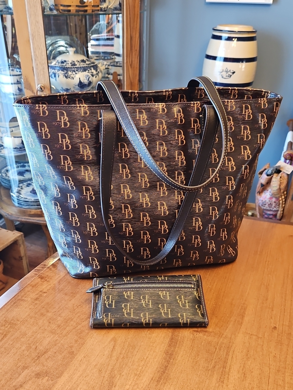 Dooney & Bourke 1975 Tote Set Brown Tmoro - Picture 2 of 16